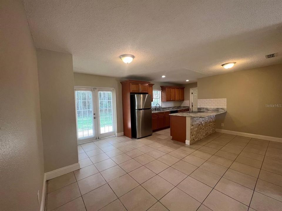 Activo con contrato: $279,900 (4 camas, 2 baños, 1402 Pies cuadrados)