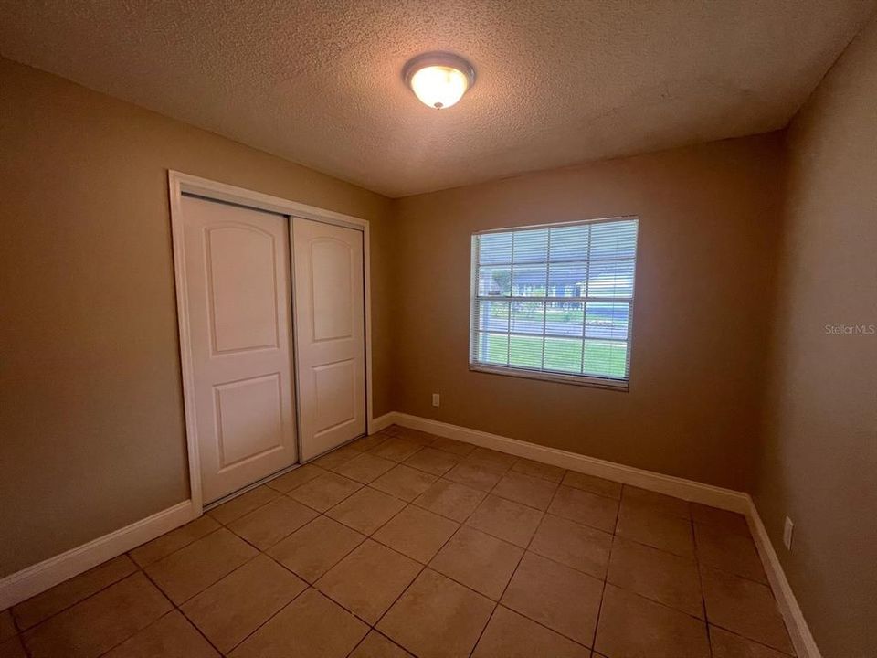 Activo con contrato: $279,900 (4 camas, 2 baños, 1402 Pies cuadrados)