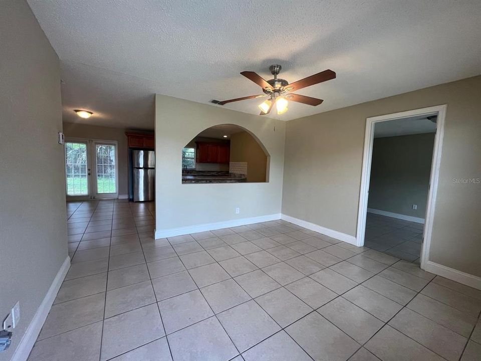 Activo con contrato: $279,900 (4 camas, 2 baños, 1402 Pies cuadrados)