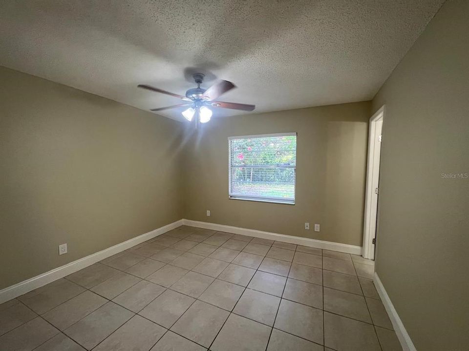 Activo con contrato: $279,900 (4 camas, 2 baños, 1402 Pies cuadrados)