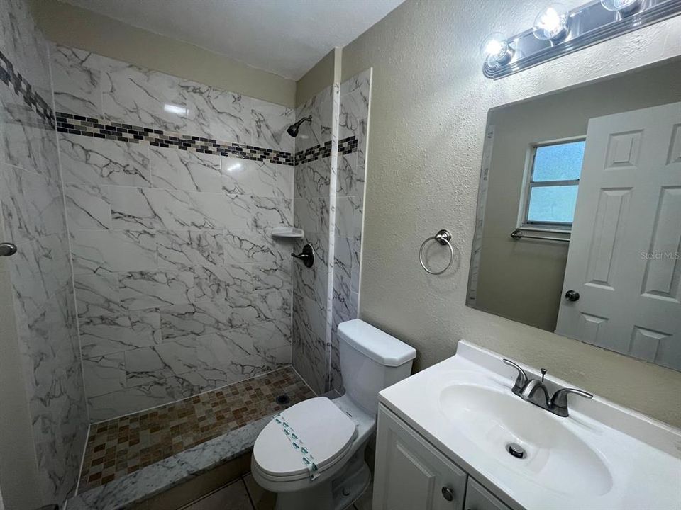 Activo con contrato: $279,900 (4 camas, 2 baños, 1402 Pies cuadrados)