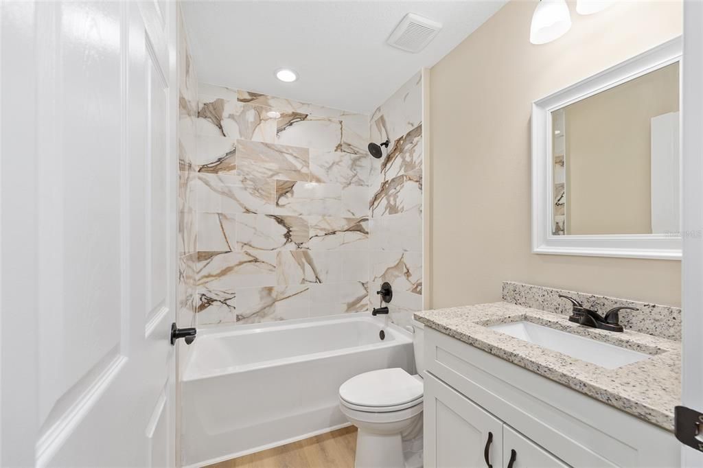 En Venta: $299,900 (4 camas, 2 baños, 1715 Pies cuadrados)