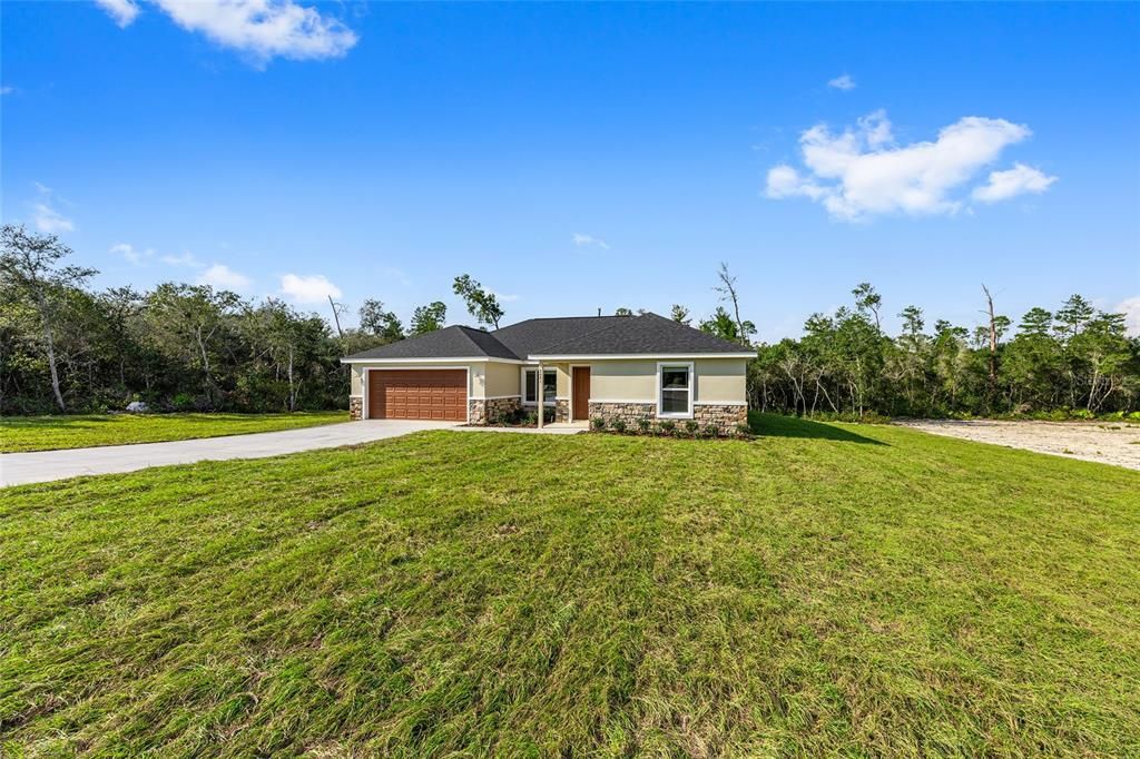 En Venta: $299,900 (4 camas, 2 baños, 1715 Pies cuadrados)