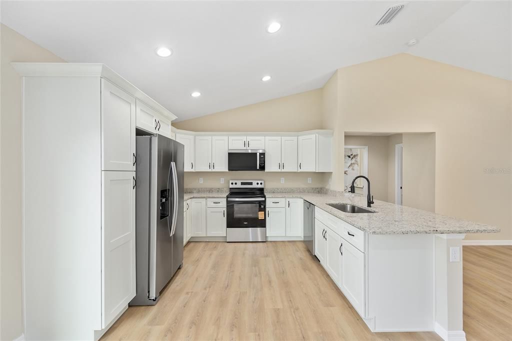 En Venta: $299,900 (4 camas, 2 baños, 1715 Pies cuadrados)