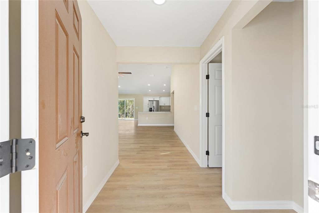 En Venta: $299,900 (4 camas, 2 baños, 1715 Pies cuadrados)