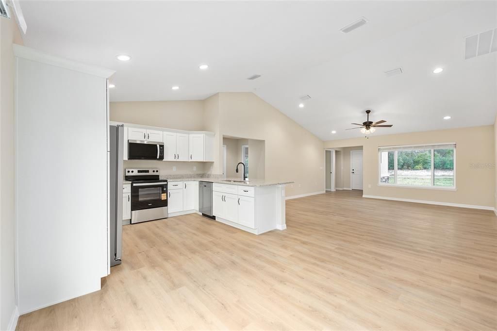 En Venta: $299,900 (4 camas, 2 baños, 1715 Pies cuadrados)