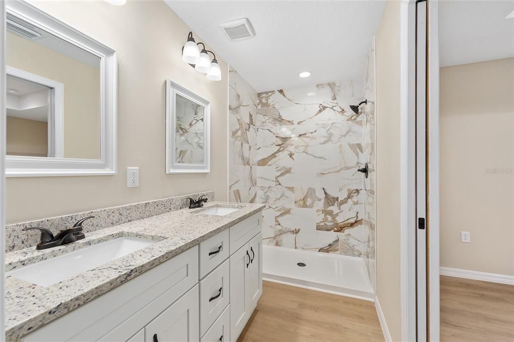 En Venta: $299,900 (4 camas, 2 baños, 1715 Pies cuadrados)