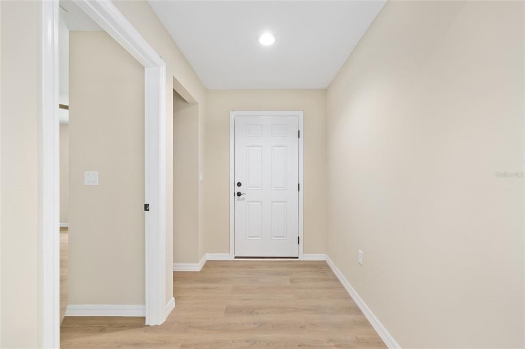 En Venta: $299,900 (4 camas, 2 baños, 1715 Pies cuadrados)