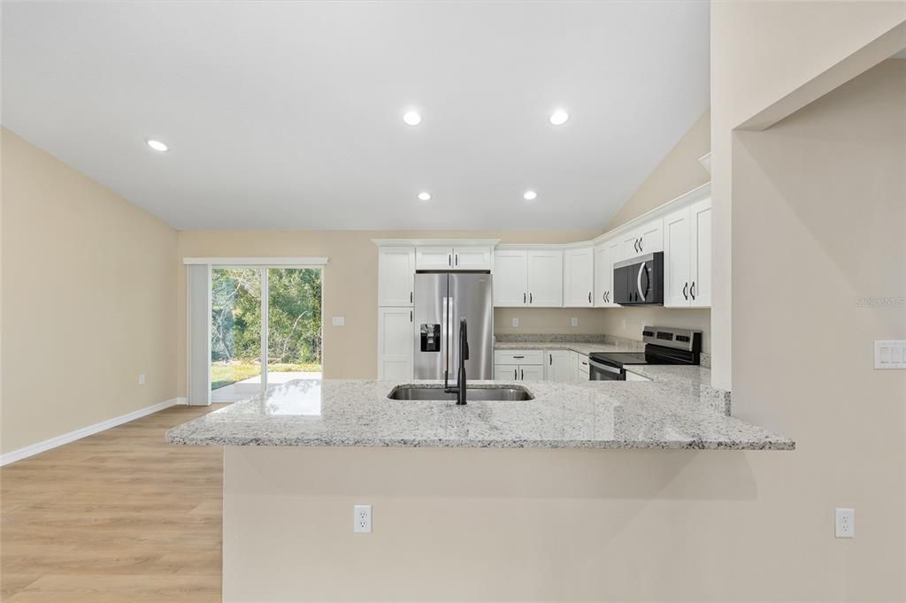 En Venta: $299,900 (4 camas, 2 baños, 1715 Pies cuadrados)