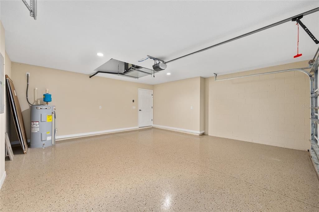 En Venta: $299,900 (4 camas, 2 baños, 1715 Pies cuadrados)