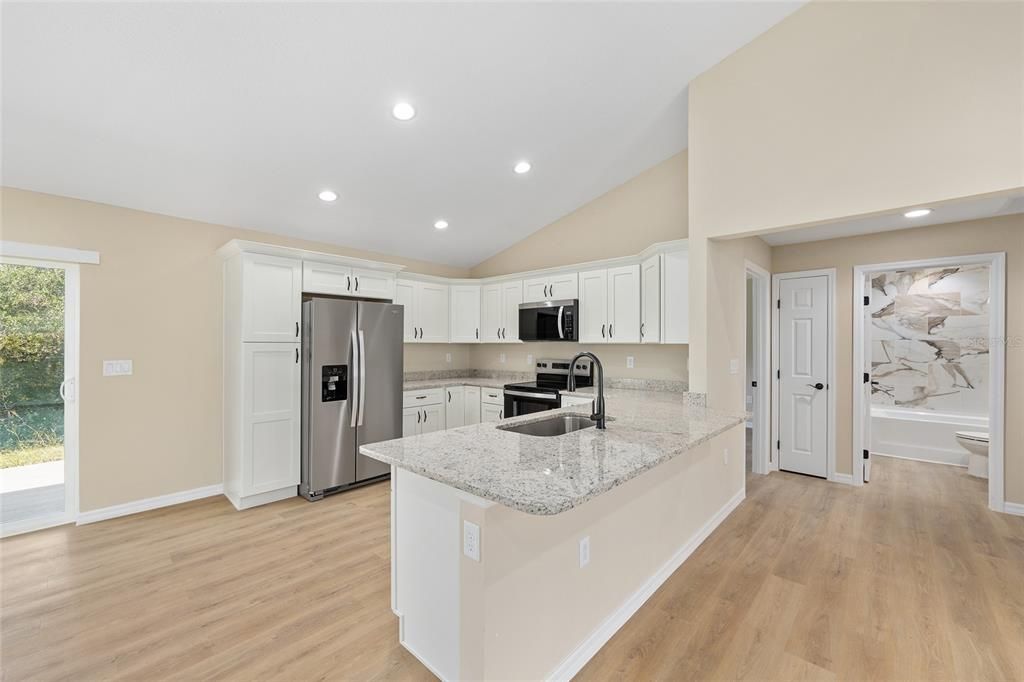 En Venta: $299,900 (4 camas, 2 baños, 1715 Pies cuadrados)