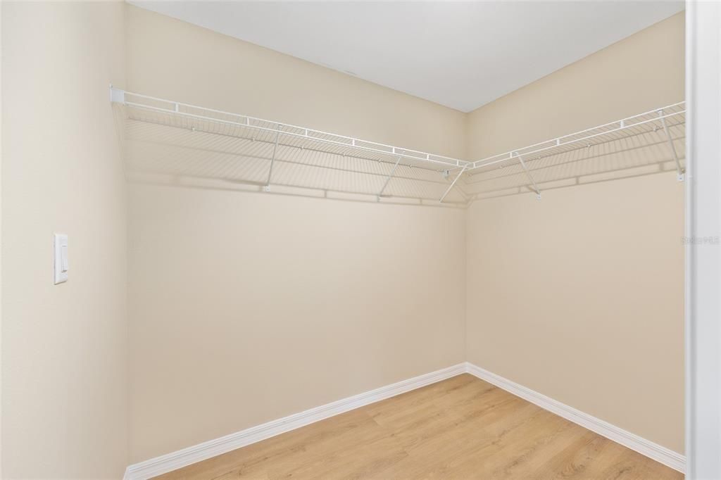 En Venta: $299,900 (4 camas, 2 baños, 1715 Pies cuadrados)