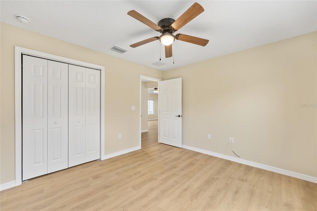 En Venta: $299,900 (4 camas, 2 baños, 1715 Pies cuadrados)