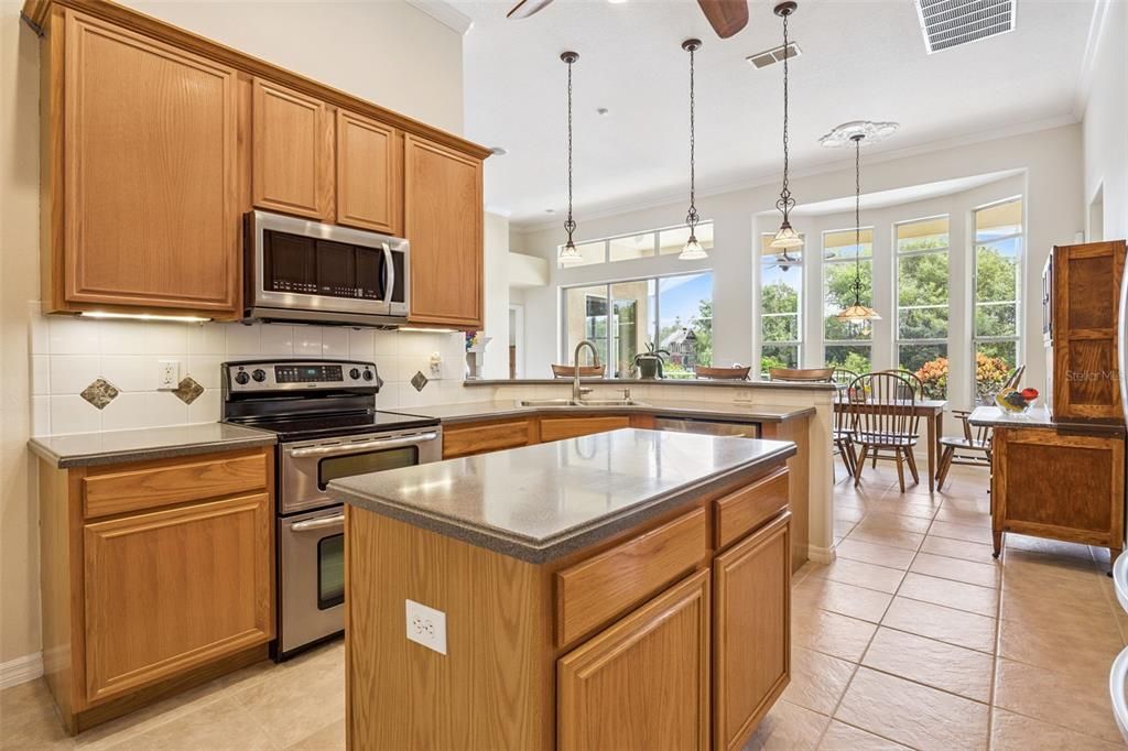 Active With Contract: $819,900 (5 beds, 3 baths, 3502 Square Feet)