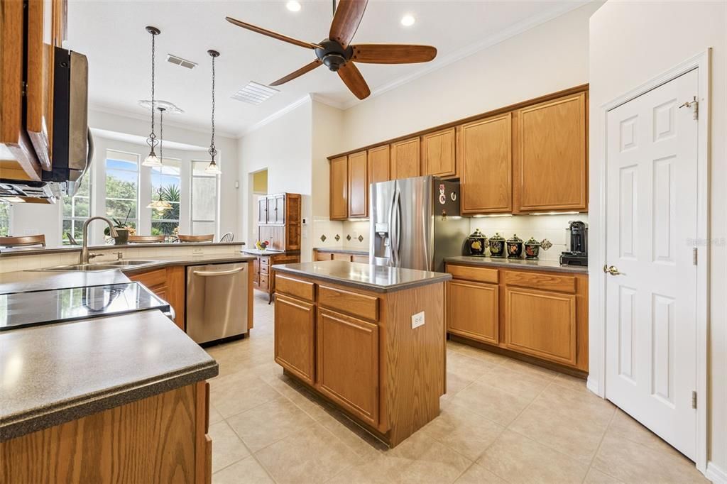 Active With Contract: $819,900 (5 beds, 3 baths, 3502 Square Feet)