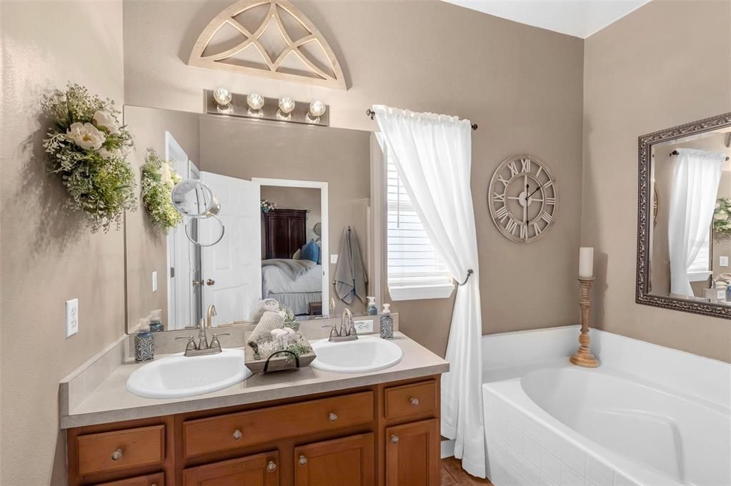 Active With Contract: $375,000 (4 beds, 2 baths, 2144 Square Feet)