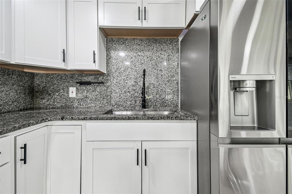 Под контрактом: $305,000 (3 спален, 2 ванн, 912 Квадратных фут)