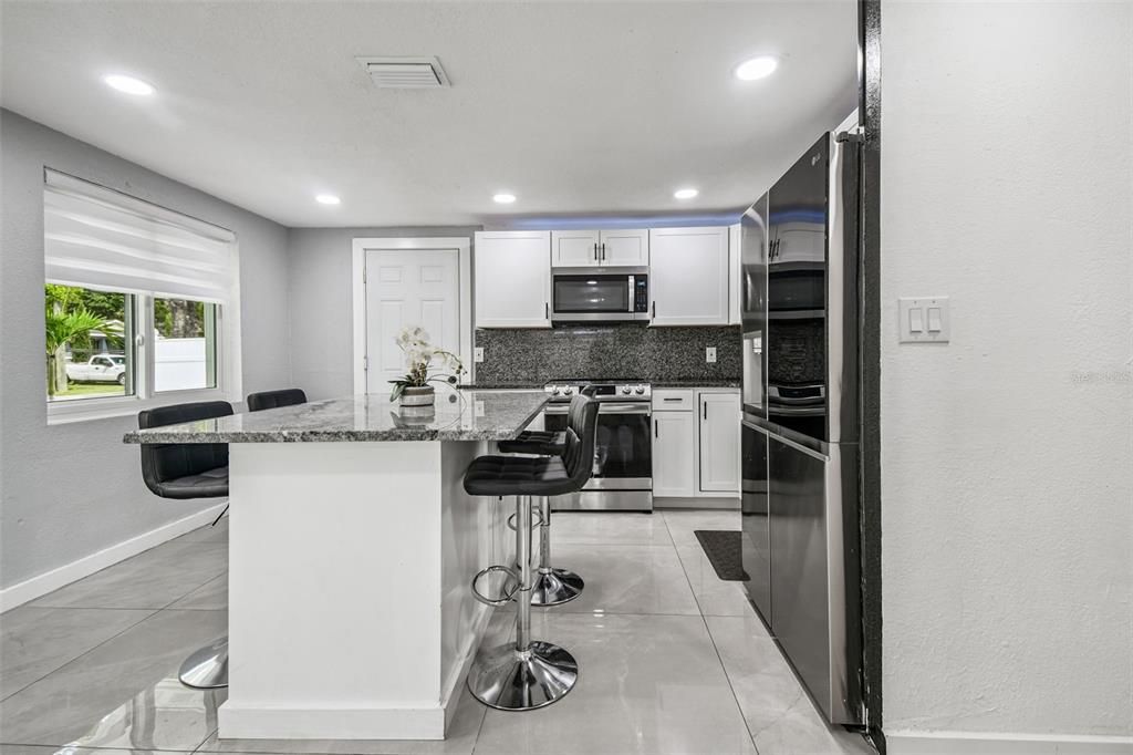 Под контрактом: $305,000 (3 спален, 2 ванн, 912 Квадратных фут)