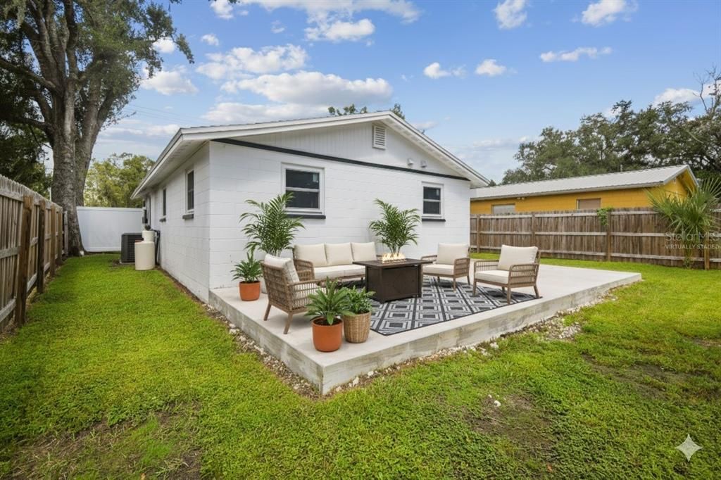 Под контрактом: $305,000 (3 спален, 2 ванн, 912 Квадратных фут)