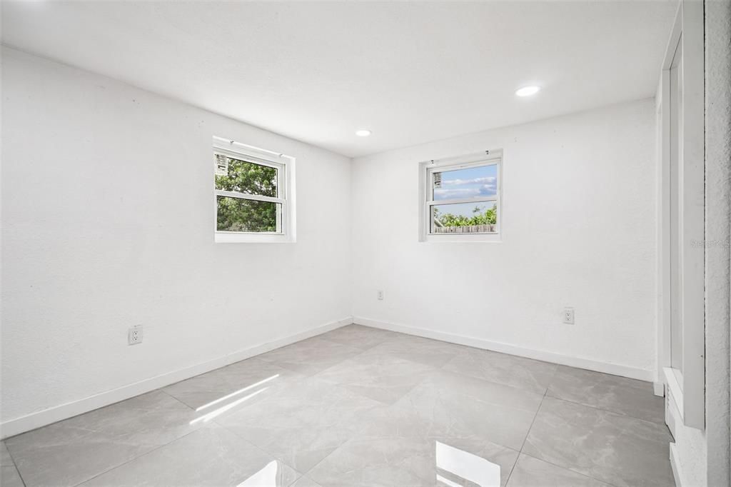 Под контрактом: $305,000 (3 спален, 2 ванн, 912 Квадратных фут)