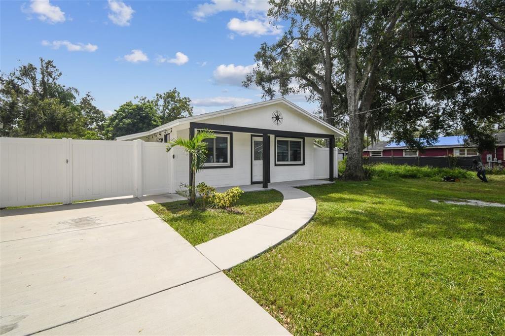 Под контрактом: $305,000 (3 спален, 2 ванн, 912 Квадратных фут)