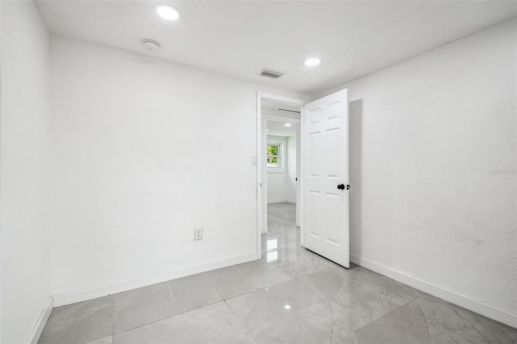 Под контрактом: $305,000 (3 спален, 2 ванн, 912 Квадратных фут)