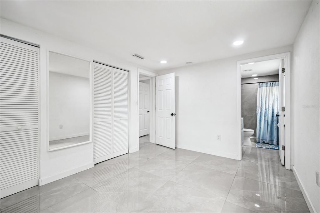 Под контрактом: $305,000 (3 спален, 2 ванн, 912 Квадратных фут)