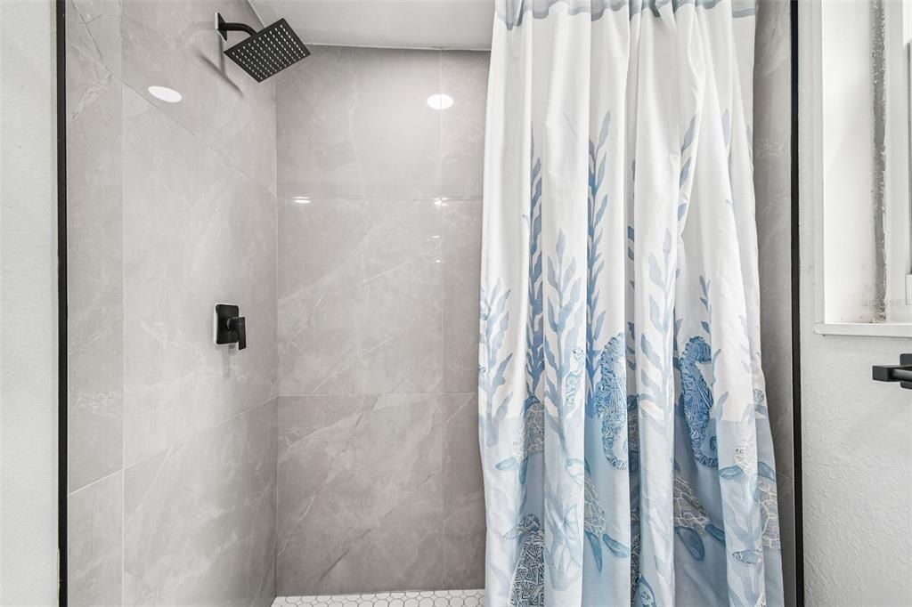 Под контрактом: $305,000 (3 спален, 2 ванн, 912 Квадратных фут)