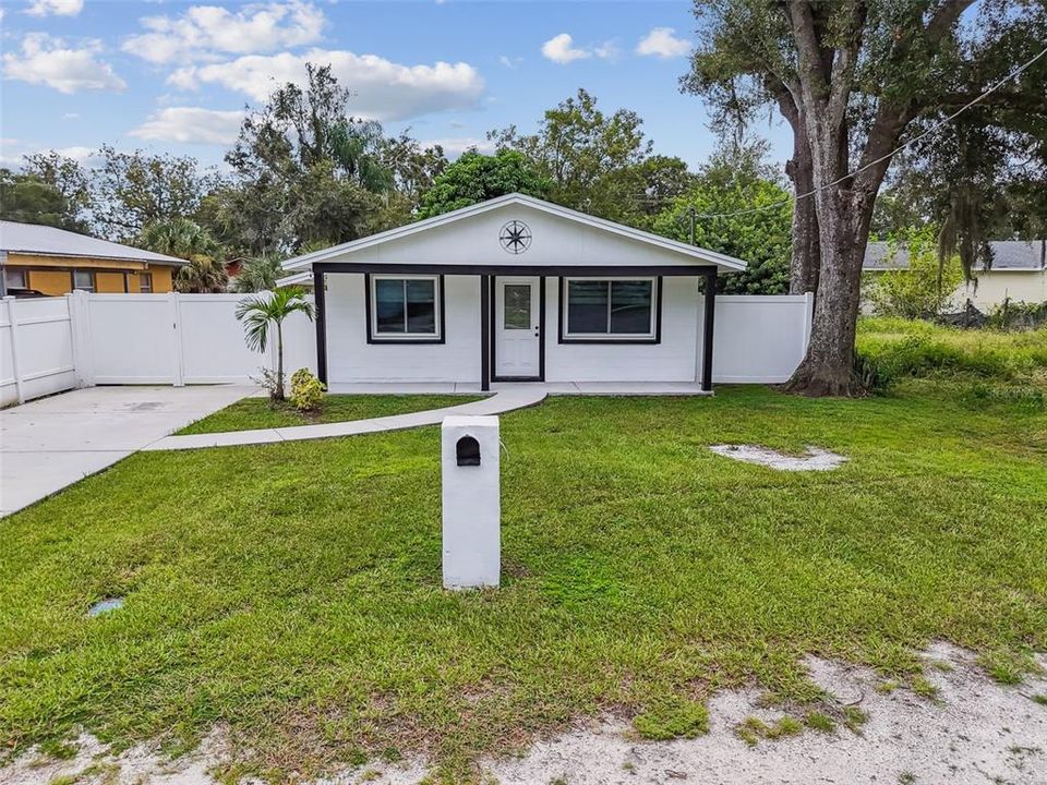 Под контрактом: $305,000 (3 спален, 2 ванн, 912 Квадратных фут)