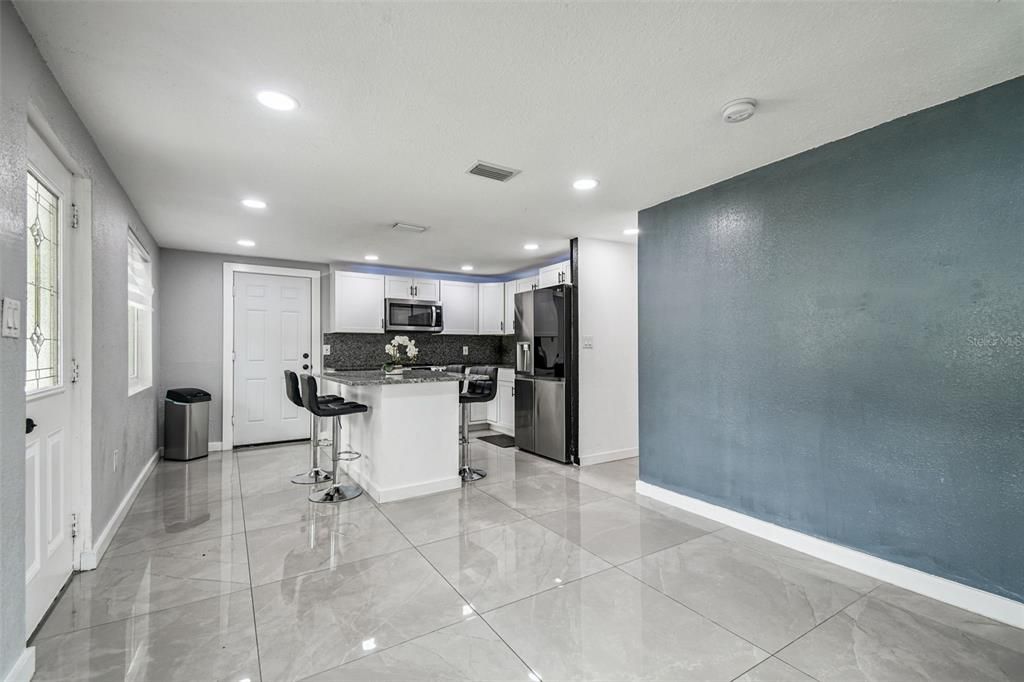 Под контрактом: $305,000 (3 спален, 2 ванн, 912 Квадратных фут)