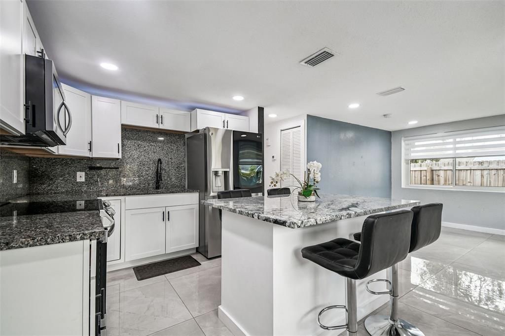 Под контрактом: $305,000 (3 спален, 2 ванн, 912 Квадратных фут)