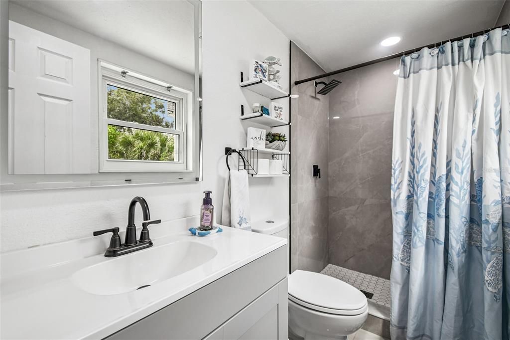 Под контрактом: $305,000 (3 спален, 2 ванн, 912 Квадратных фут)