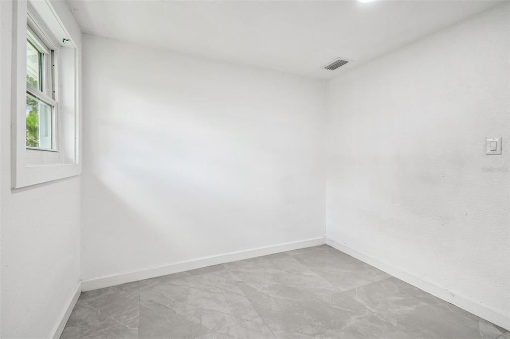 Под контрактом: $305,000 (3 спален, 2 ванн, 912 Квадратных фут)