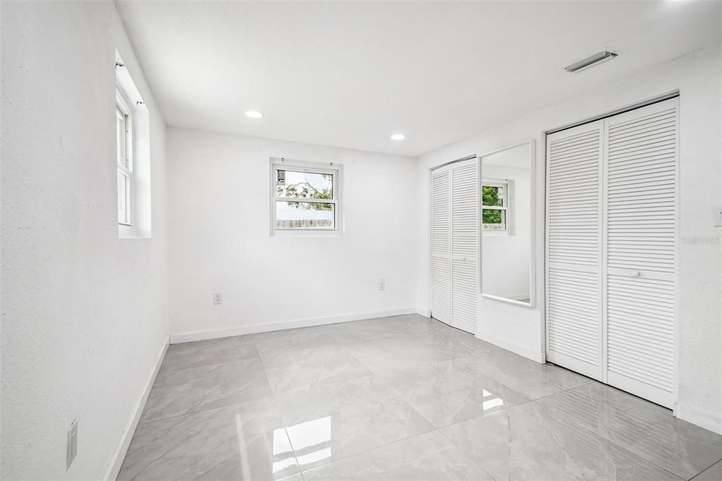 Под контрактом: $305,000 (3 спален, 2 ванн, 912 Квадратных фут)