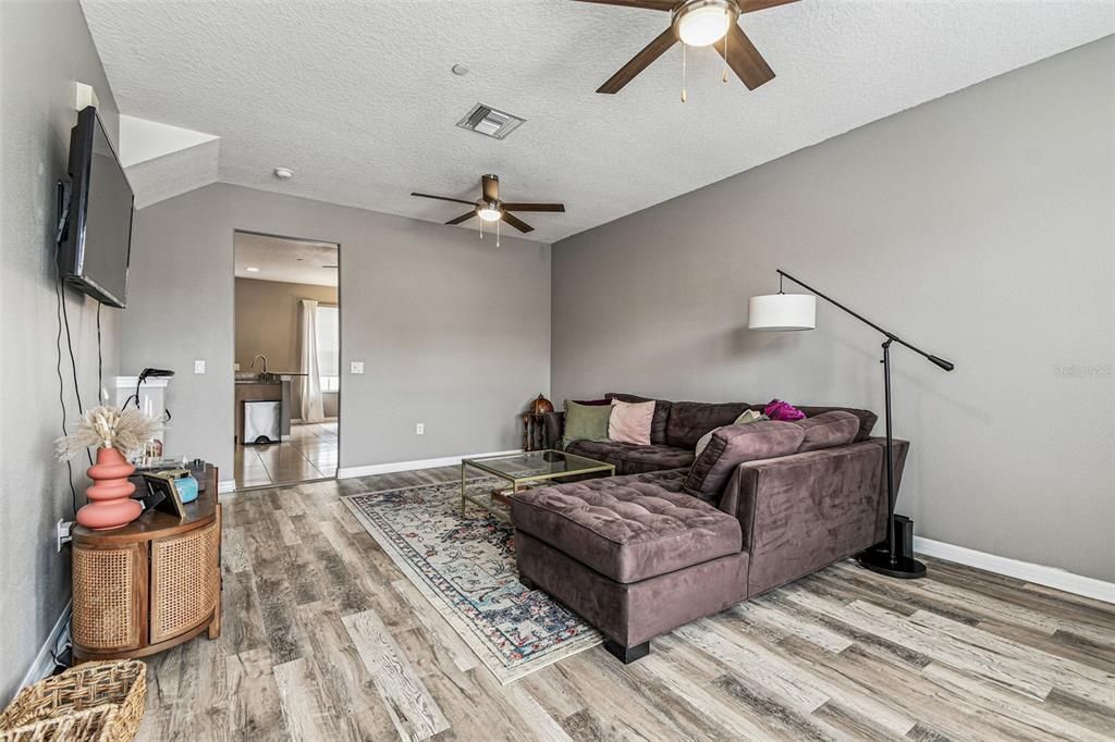 For Sale: $305,000 (3 beds, 3 baths, 1917 Square Feet)