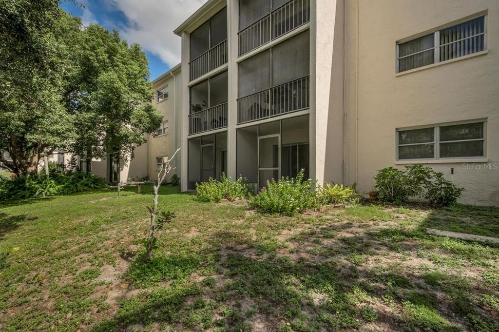 For Sale: $95,000 (1 beds, 1 baths, 817 Square Feet)