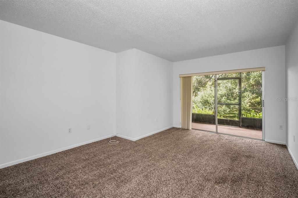 For Sale: $95,000 (1 beds, 1 baths, 817 Square Feet)