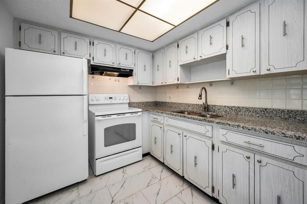 For Sale: $95,000 (1 beds, 1 baths, 817 Square Feet)