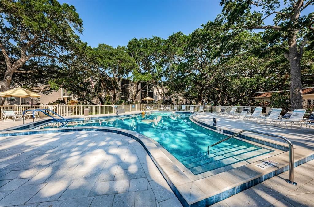 For Sale: $95,000 (1 beds, 1 baths, 817 Square Feet)