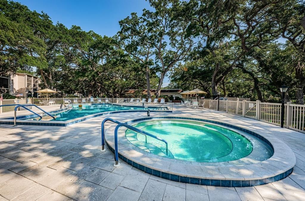 For Sale: $95,000 (1 beds, 1 baths, 817 Square Feet)