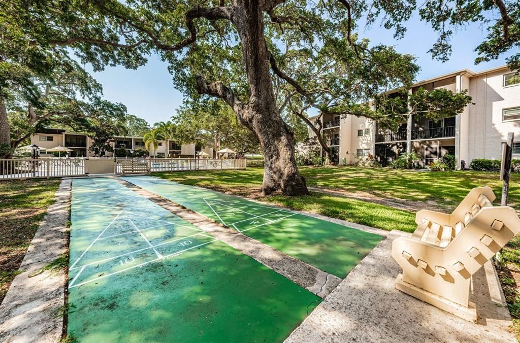 For Sale: $95,000 (1 beds, 1 baths, 817 Square Feet)