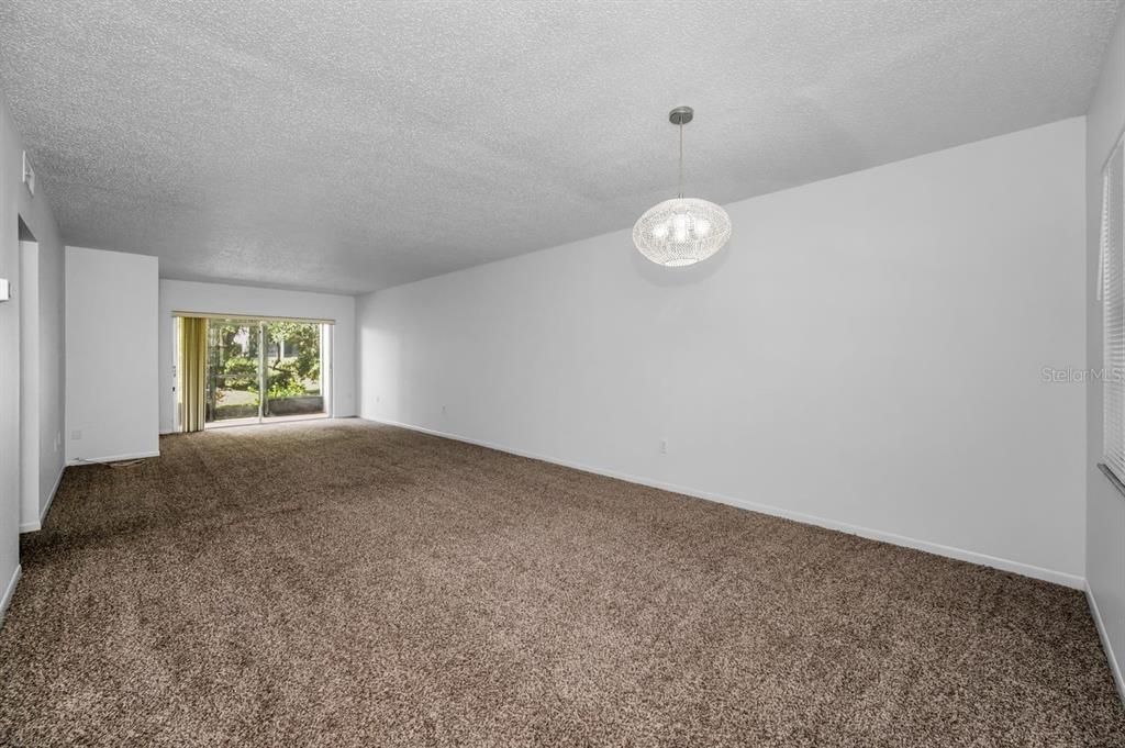 For Sale: $95,000 (1 beds, 1 baths, 817 Square Feet)