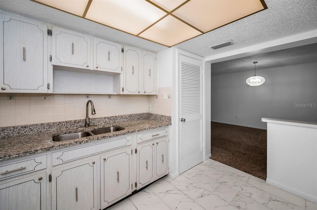 For Sale: $95,000 (1 beds, 1 baths, 817 Square Feet)