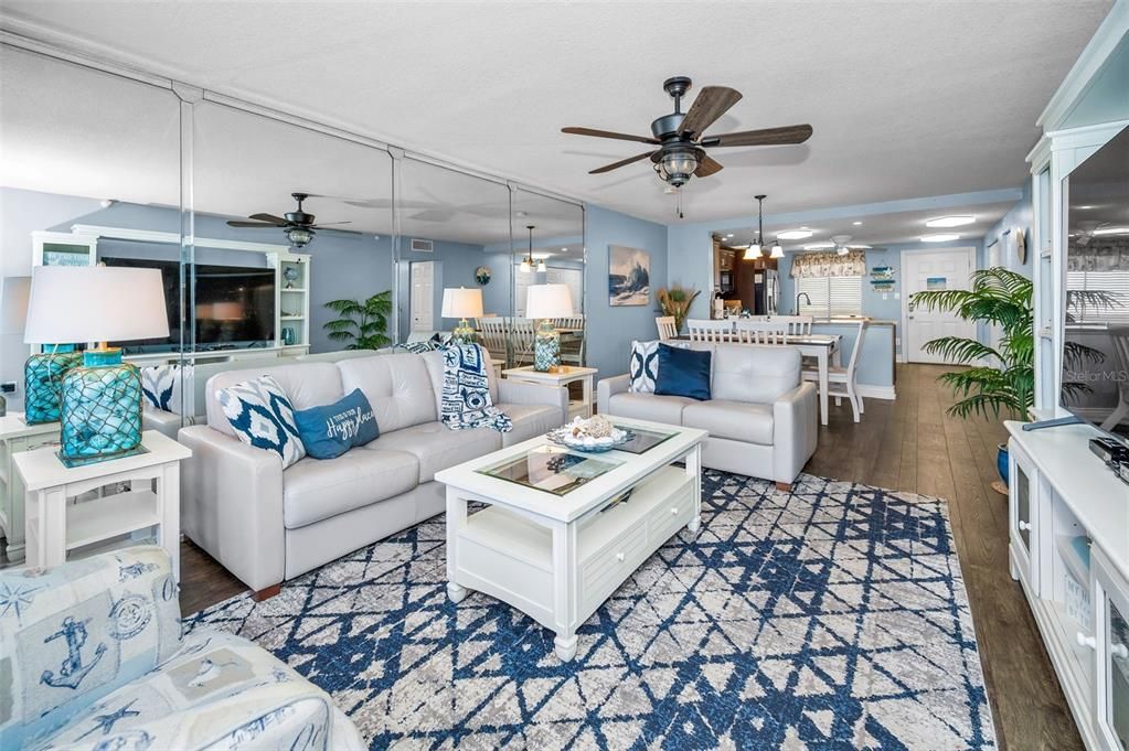 待售: $1,295,000 (2 贝兹, 2 浴室, 1225 平方英尺)