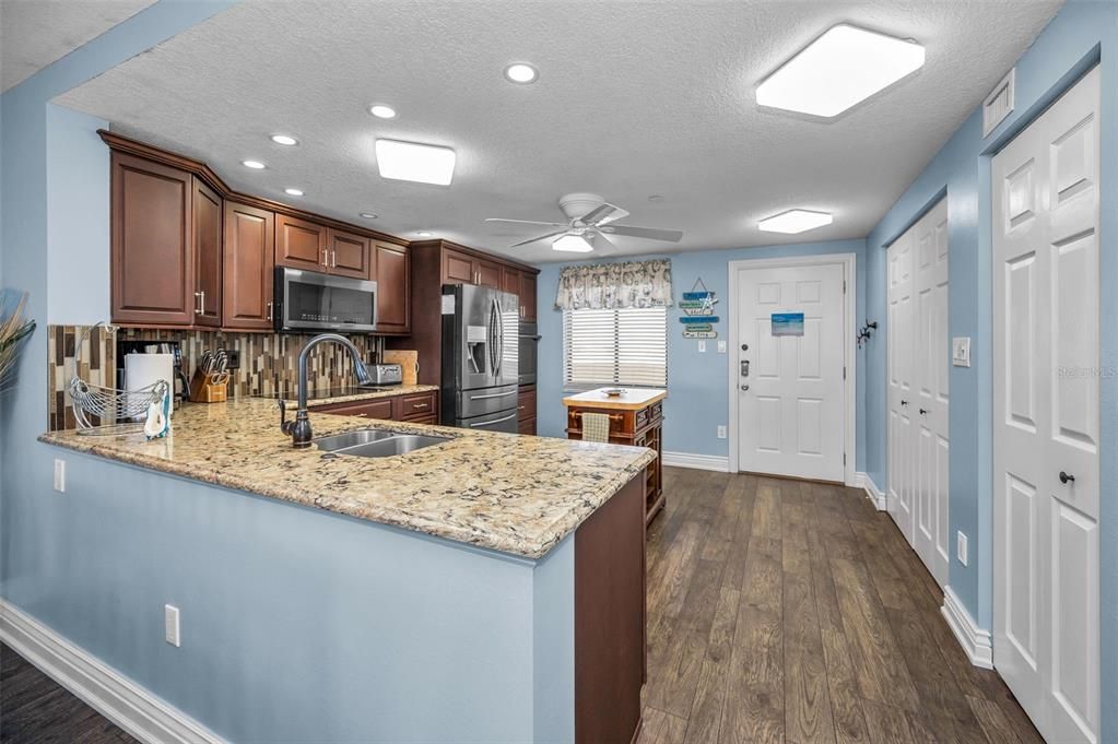 待售: $1,295,000 (2 贝兹, 2 浴室, 1225 平方英尺)