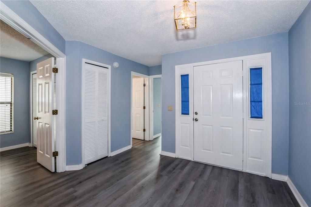 Active With Contract: $2,300 (3 beds, 2 baths, 1546 Square Feet)