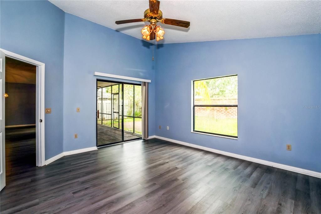 Active With Contract: $2,300 (3 beds, 2 baths, 1546 Square Feet)