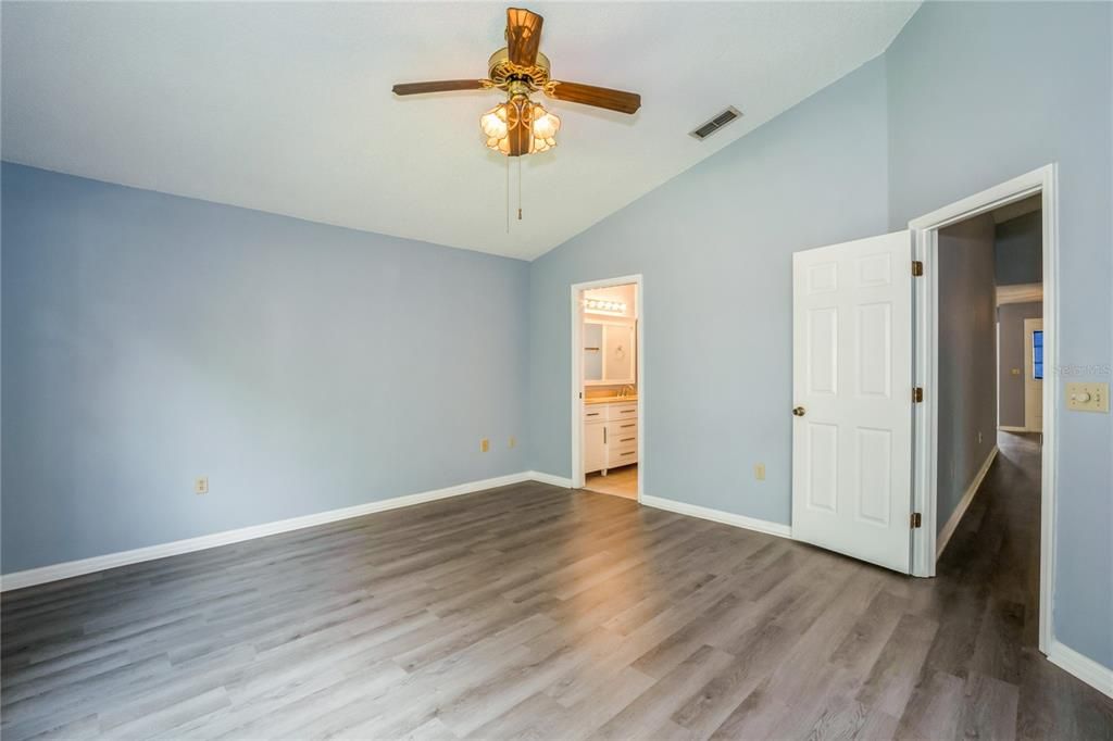 Active With Contract: $2,300 (3 beds, 2 baths, 1546 Square Feet)