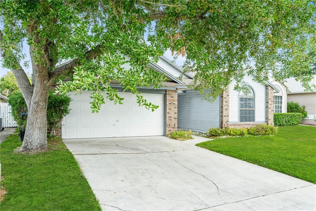 Active With Contract: $2,300 (3 beds, 2 baths, 1546 Square Feet)