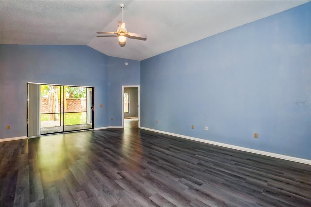 Active With Contract: $2,300 (3 beds, 2 baths, 1546 Square Feet)